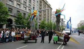 Cart with inflatable décor and spikes