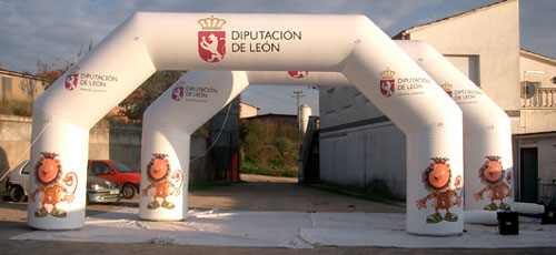 León advertising arch